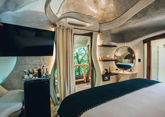 Jungle Sanctuary Wellness Retreat W Pool Bar *